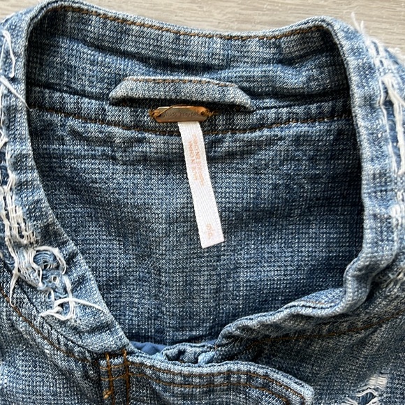 Free People Tattered Distressed Tennis Bomber Jean Jacket Indigo - Women’s Small - Picture 4 of 7
